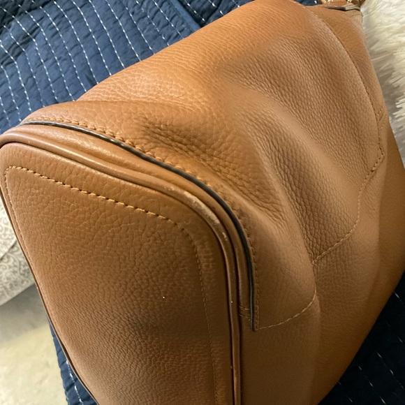 Michael Kors Pebbled Leather Shoulder Bag Camel Side Pockets - Picture 8 of 16